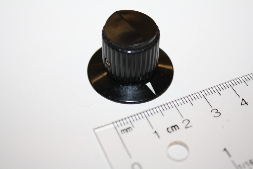 Skirted Instrument Knob with pointer for 1/4" Shaft