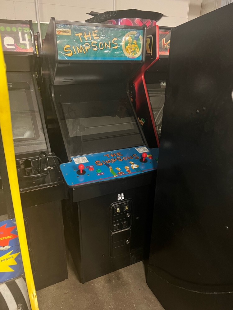 THE SIMPSONS ARCADE MACHINE by KONAMI 1991