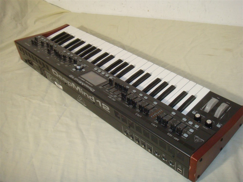 BEHRINGER DEEPMIND12 TRUE ANALOG 12-VOICE 49 KEY POLYPHONIC SYNTH -4 FX ENGINES