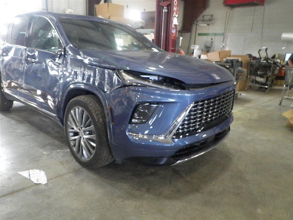 2025 Enclave Avenir Lower Air Shutter