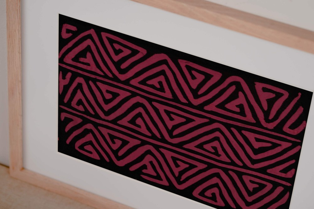 Black And Pink Classic Design Mola