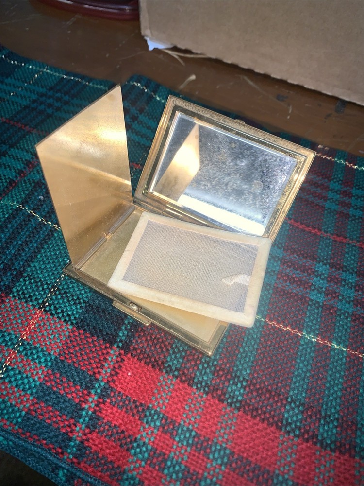 Vintage powder box