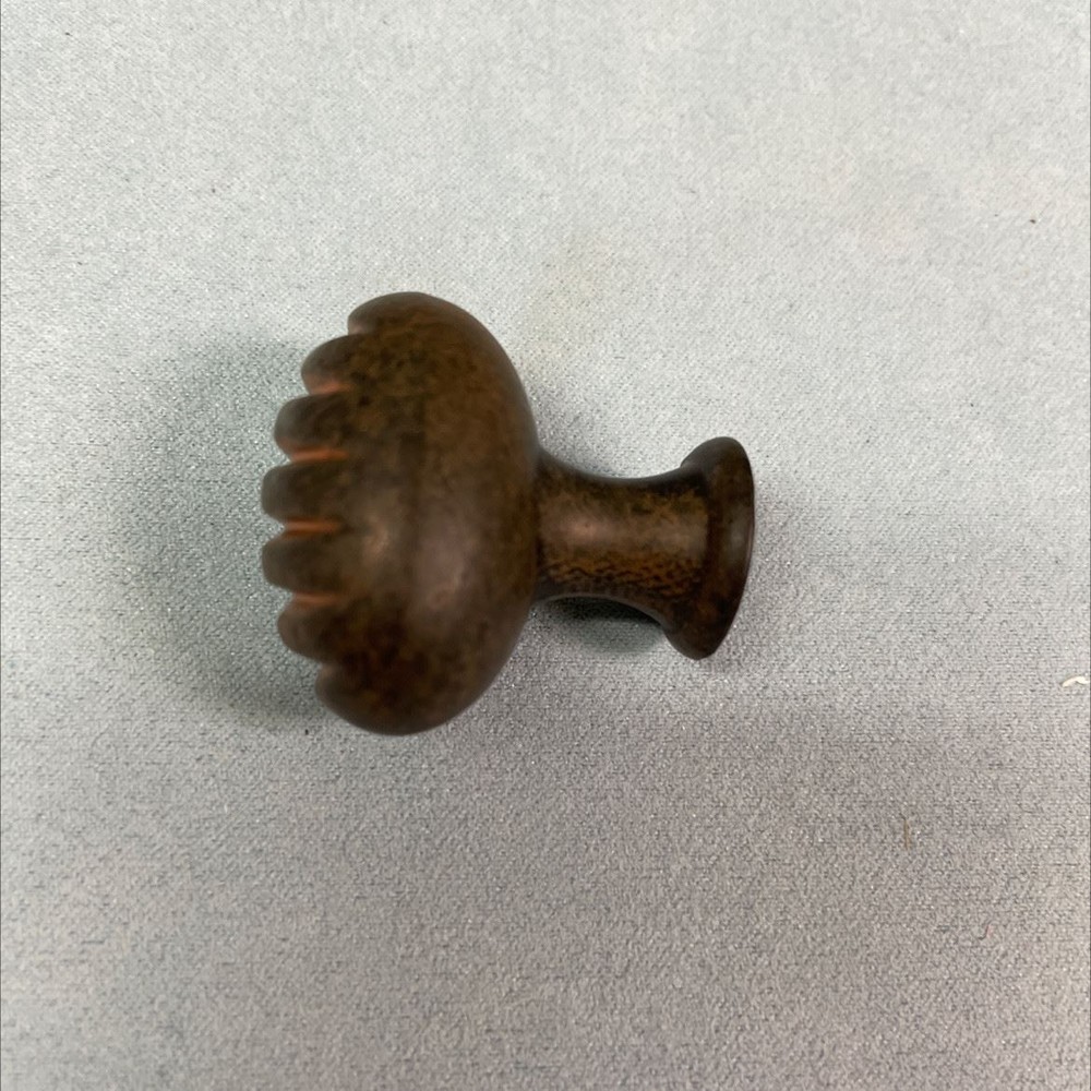 1-3/8" Oval Milan Knob Rust