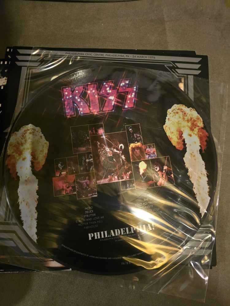 Kiss Alive! Tour 1976 Concert Memorabilia Box Set Records Photos Posters