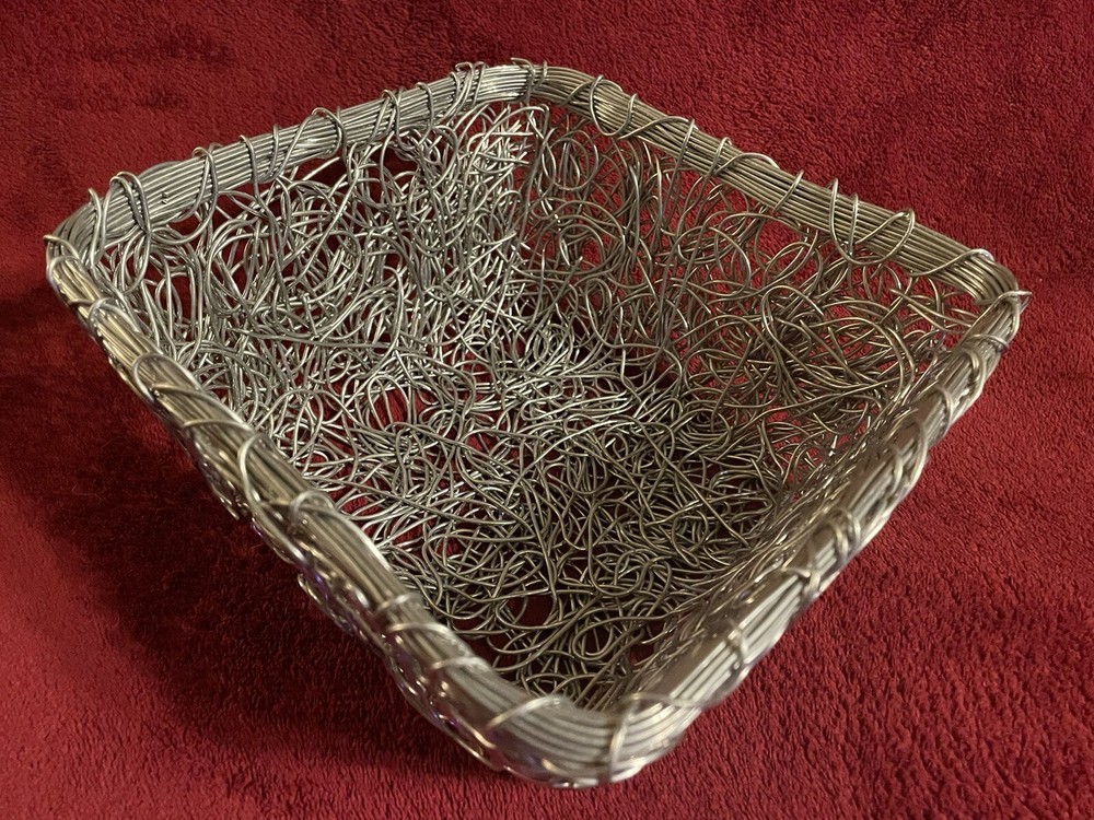UNIQUE TWISTED METAL SILVER WIRE 8" BOHO STYLE BREAD / FRUIT BASKET