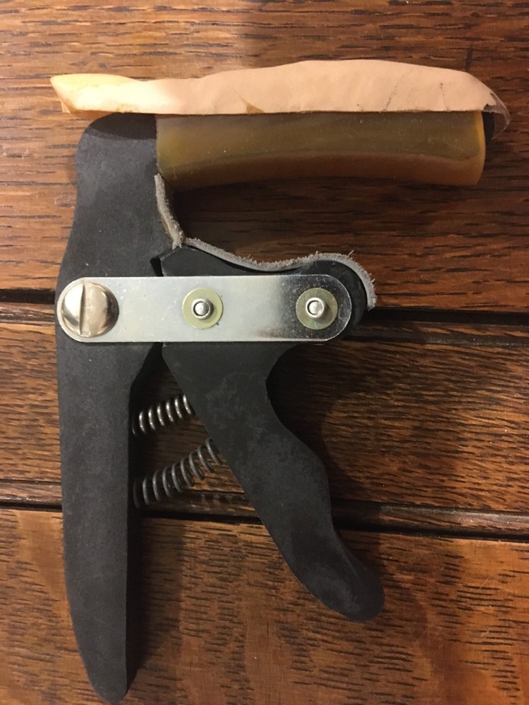Bob Wiley “Digital” Finger Capo