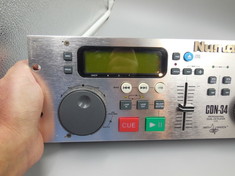 NUMARK CDN-34 PROFESSIONAL DJ DUAL CD CONTROLLER WITH ANTI-SHOCK BUFFER MEMORY
