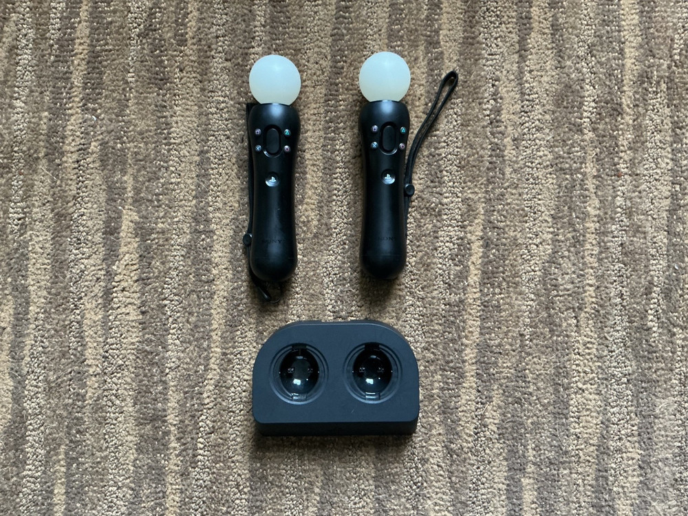 PLAYSTATION 4 PRO VR BUNDLE WITH GAMES