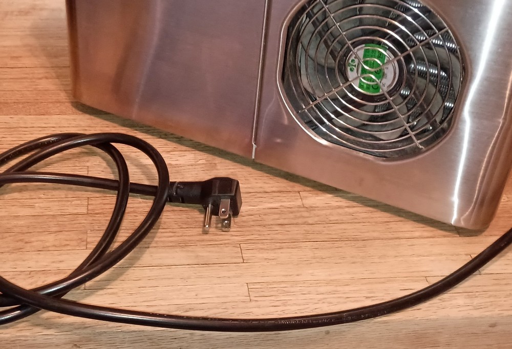 Euhomy Counter Top Ice Maker Model IM-FP