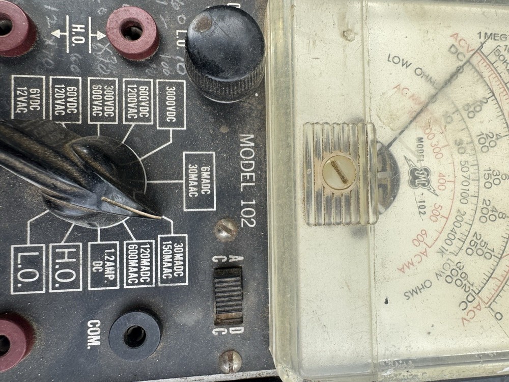 Vintage ELECTRONIC MEASUREMENTS CORP EMC Model 102 volt ohm meter Untested