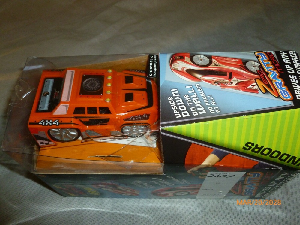 NEW AIR-HOGS ZERO GRAVITY MICRO RC CAR Orange