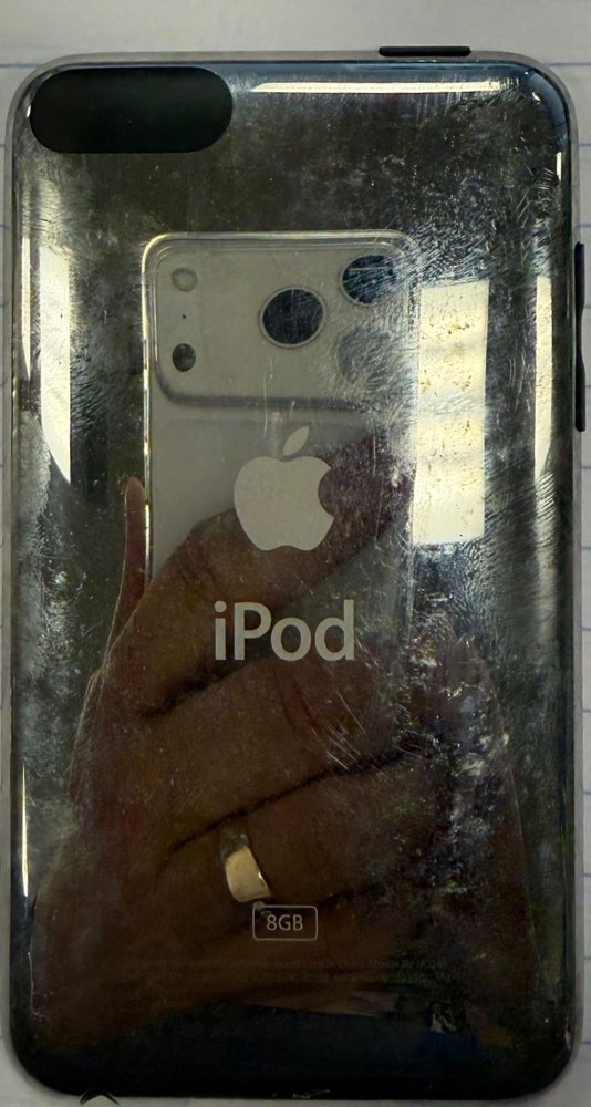 Apple iPod Touch (2nd Generation) A1288 8GB Player - Black