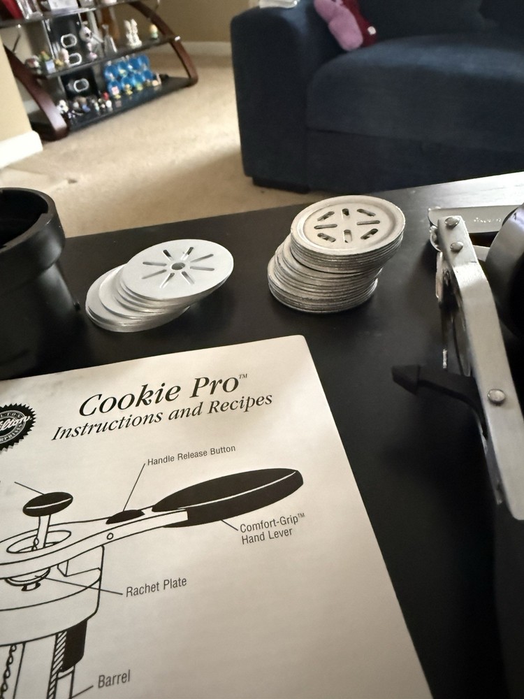 Wilton Cookie Pro And Marcato Biscuits Press Set