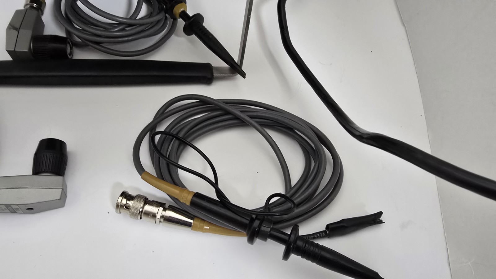 Sony Tektronix 335 Oscilloscope - Dual trace 35MHz small portable W/3 Probes