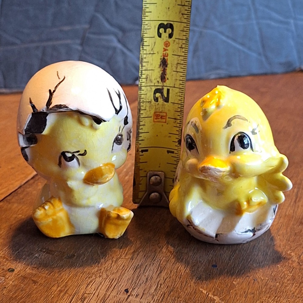 Vintage Chicks Hatching Eggs Ceramic Figurines Easter/Spring 2.5" Tall
