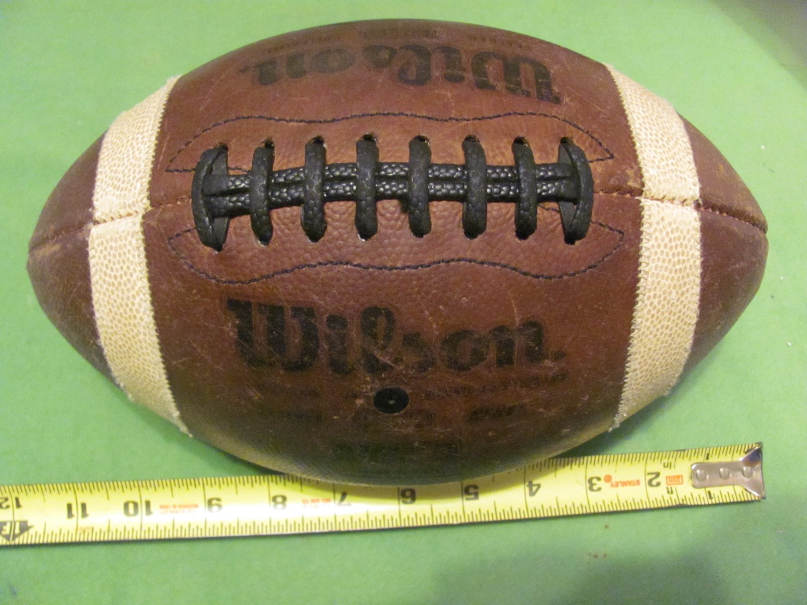 Wilson GST WTF1003 NCAA/NFHS Collegiate Leather Football USA.
