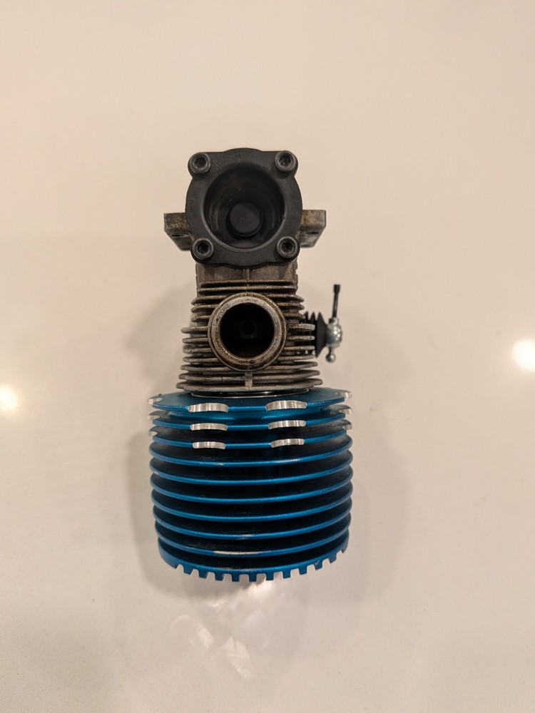 Dynamite M26 2-Stroke Nitro Engine 2.6ccm Blue Cooling Head Used