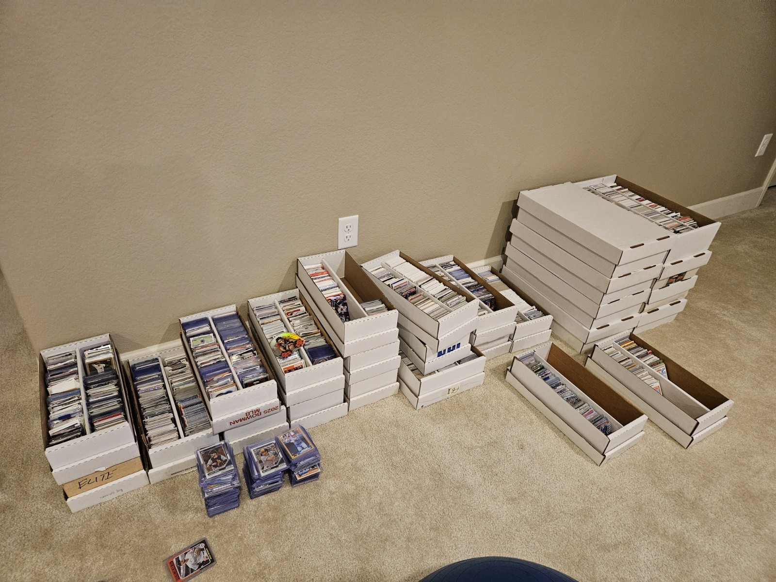 Huge Sports Card Blowout Sale 3000ct Box Full 💥Huge Inventory. FOOTBALL CARDS
