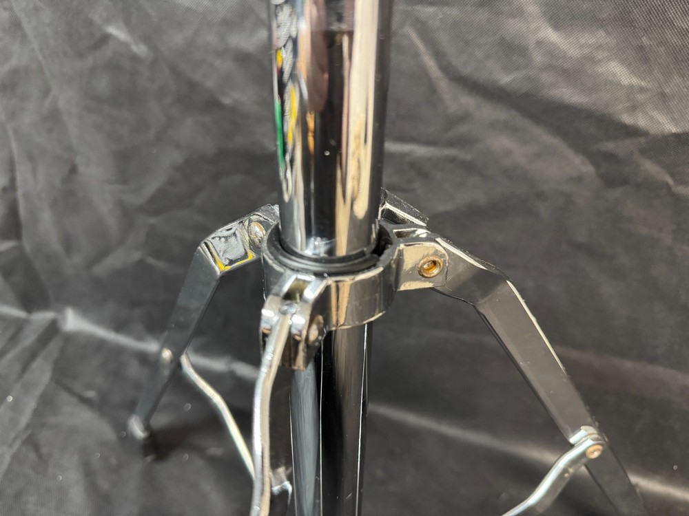 Ludwig straight cymbal stand. Solid,3 pc model functions great, looks good.