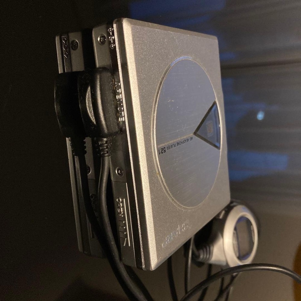 SHARP MD-ST521 MINIDISC MD HEADPHONE PLAYER Stereo DOLBY Silver DC3.6/5V