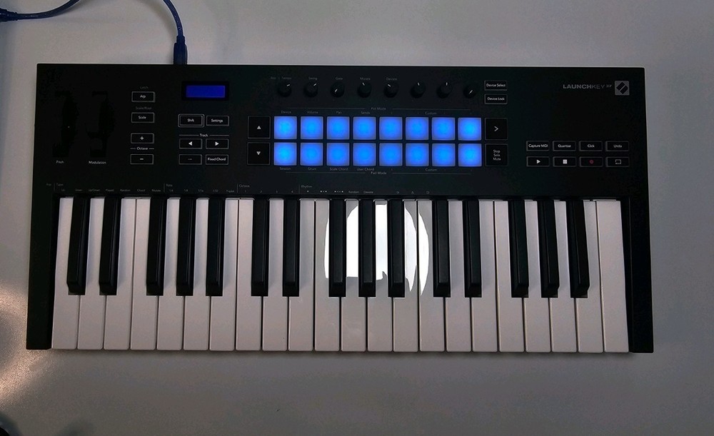 Novation Launchkey 37 MK3 MIDI Keyboard Controller USB Tested Working Used