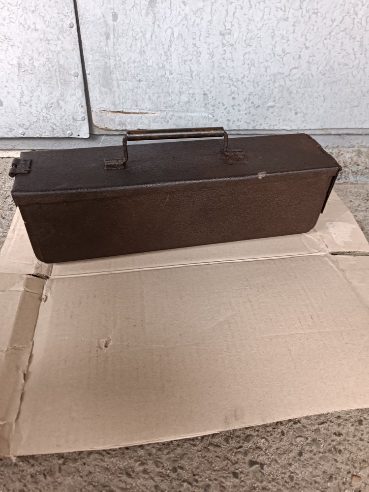 WW2 WWII BOX CASE METAL ORIGINAL
