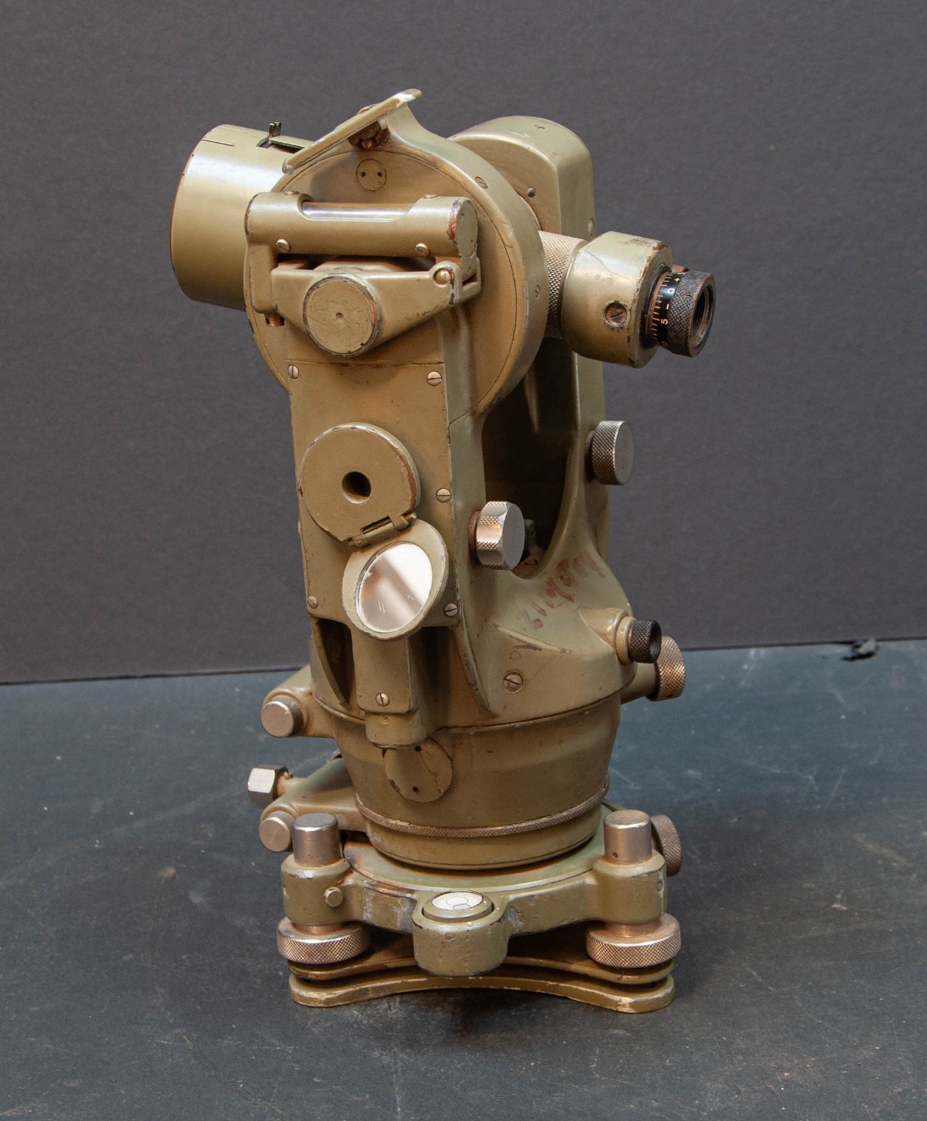Wild Heerbrugg Theodolite & Case Switzerland No. 42243 Odd Variant. Video.