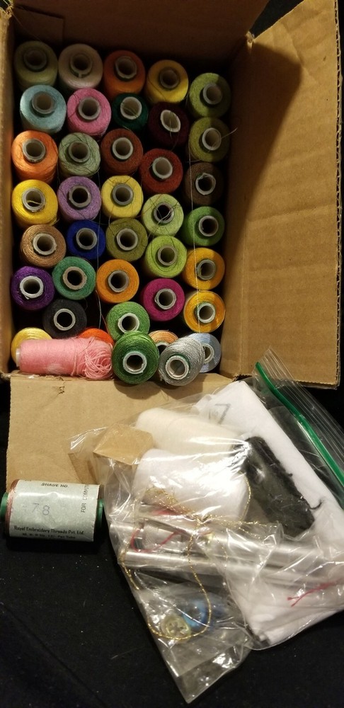 PUNCH EMBROIDERY SET WITH 44 DIFFERENT COLORS & 3 PUNCH NEEDLES + HOOKLOOP BLOCK