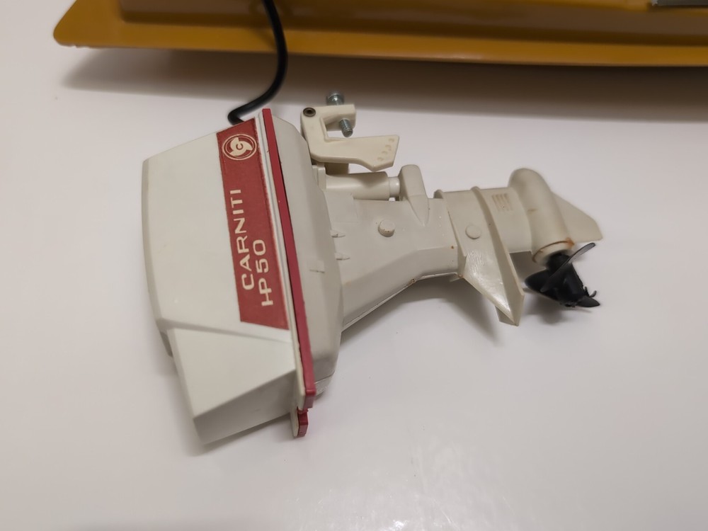 Monteleone 656 Piper Outboard