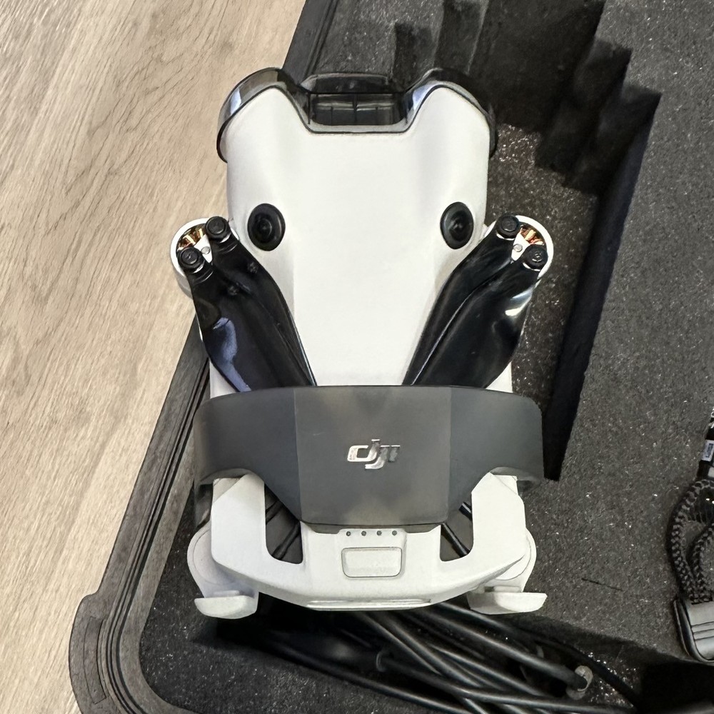 DJI Mini 4 Pro Drone Fly More Bundle with RC 2 Controller Screen Kit (PAP007755)