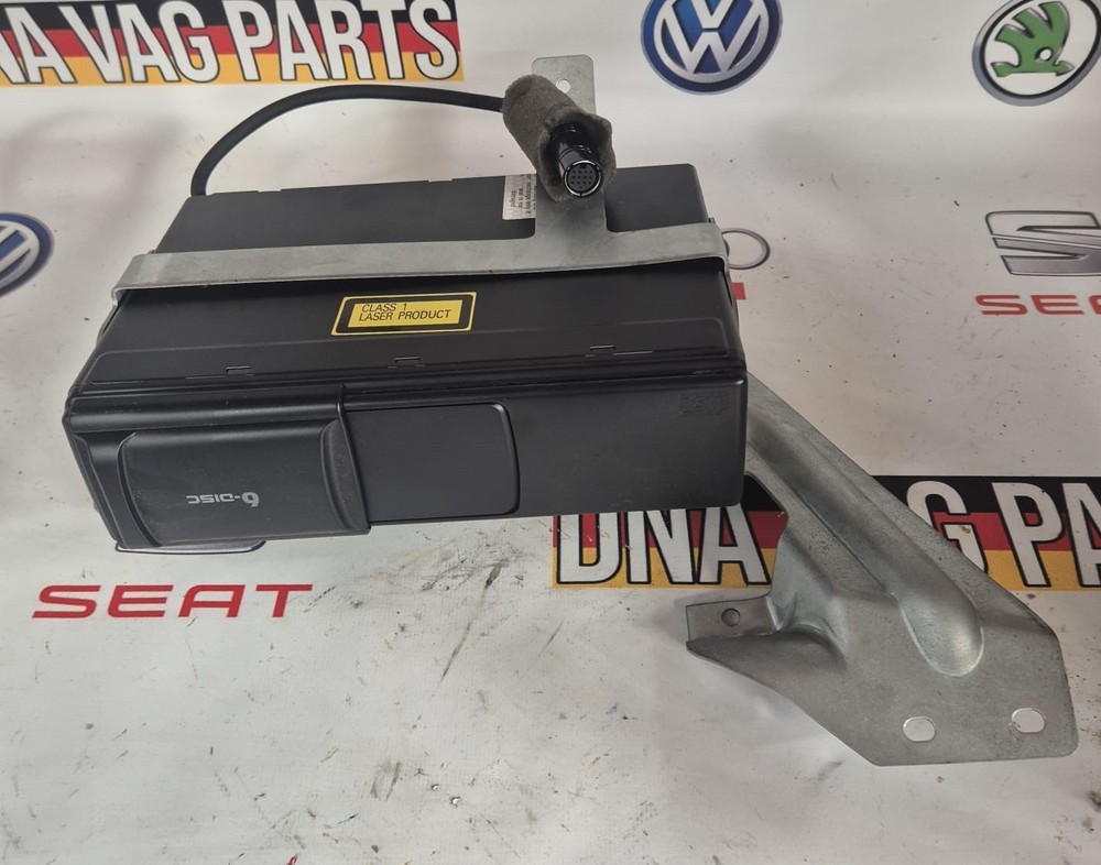 AUDI TT 2001 6 DISC MULTICHANGER PLAYER WITH BRACKET 8N8035111A *FAST DELIVERY*