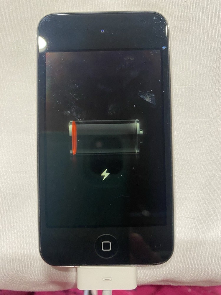Apple iPod Touch 4th Generation 32GB Silver A1367