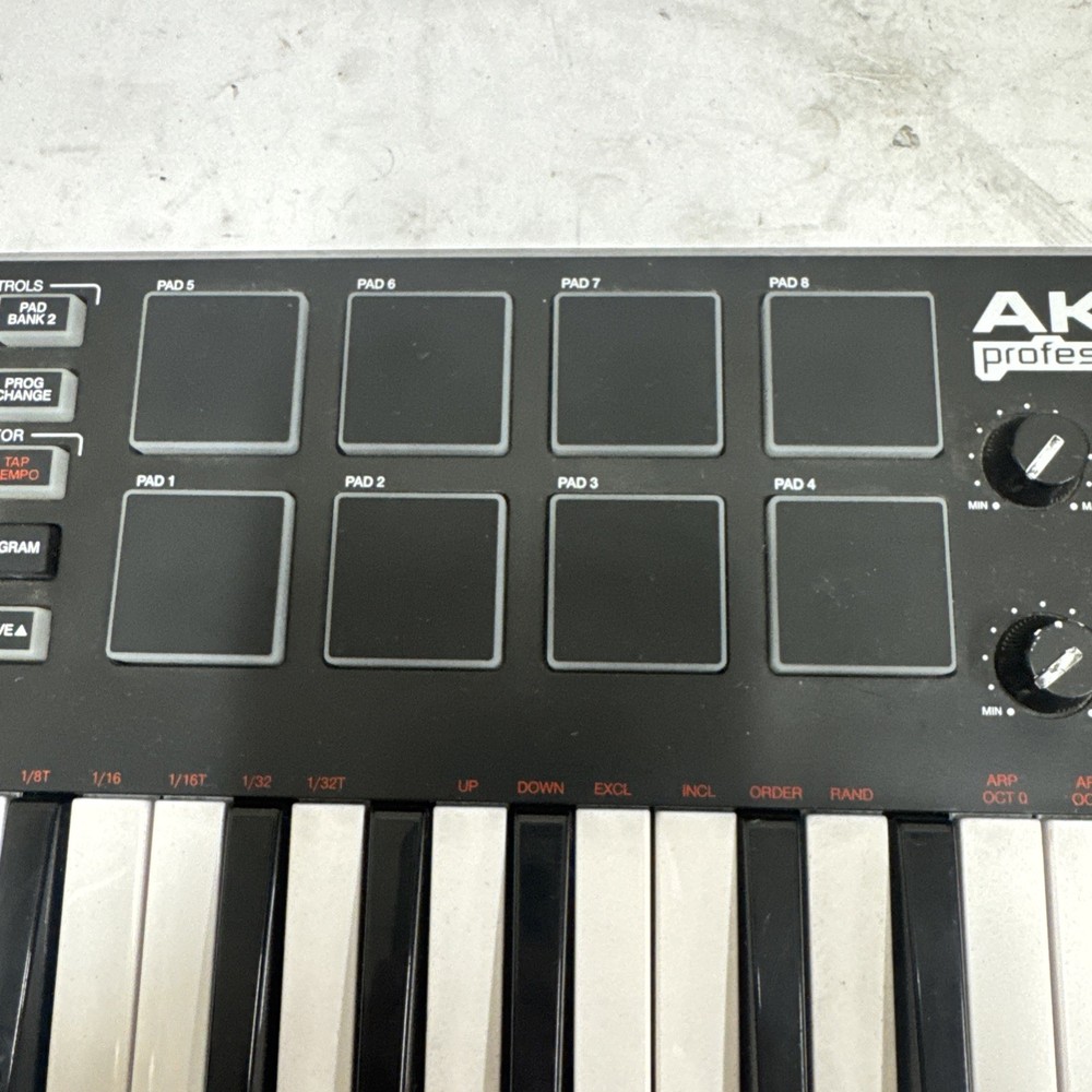 AKAI Professional MPKmini *READ*