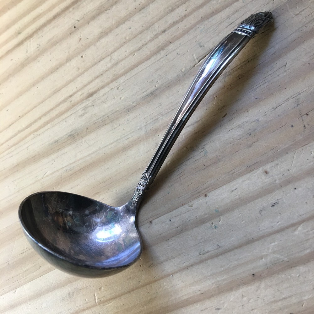 VTG 70s Holmes & Edwards IS International Silver Solid Gravy Soup Punch Ladle 6"