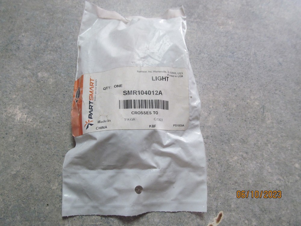 Navistar Partsmart SMR104012A AMBER Rectangular 1x4 12 Diode LED 12v w bracket
