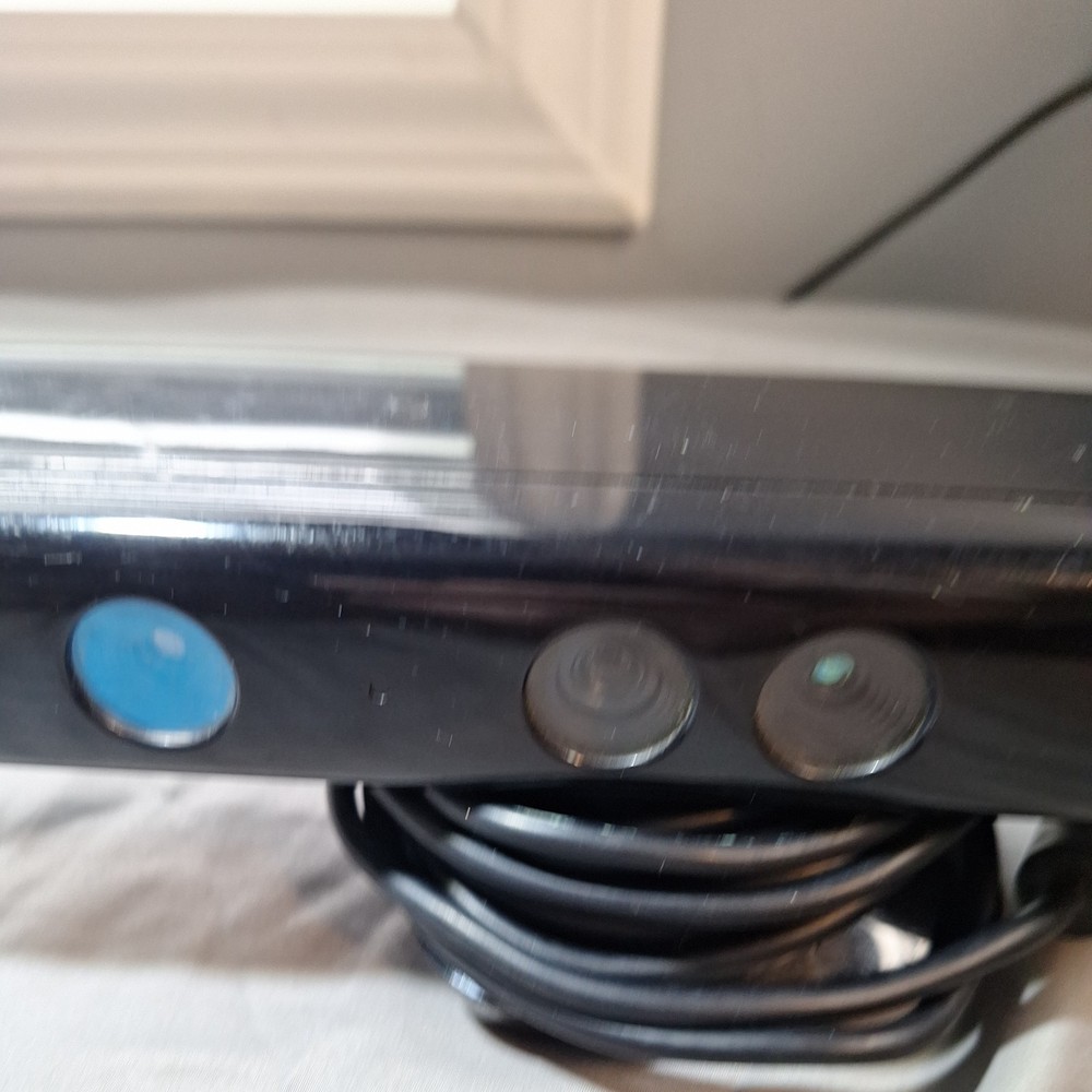 Kinect Microsoft XBOX 360 Model 1414 Sensor Bar W/ Kinect Adventures Game