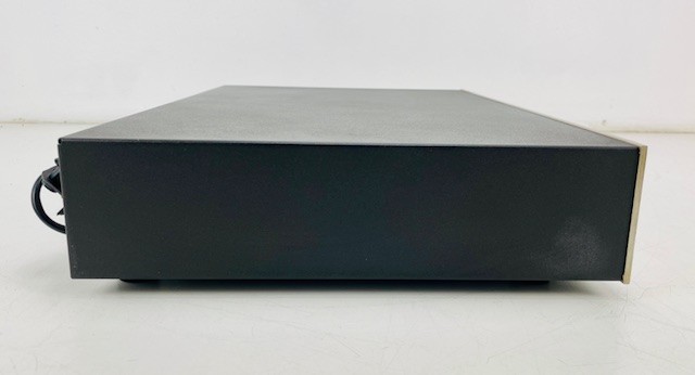 Luxman T2 Solid State AM/FM Tuner