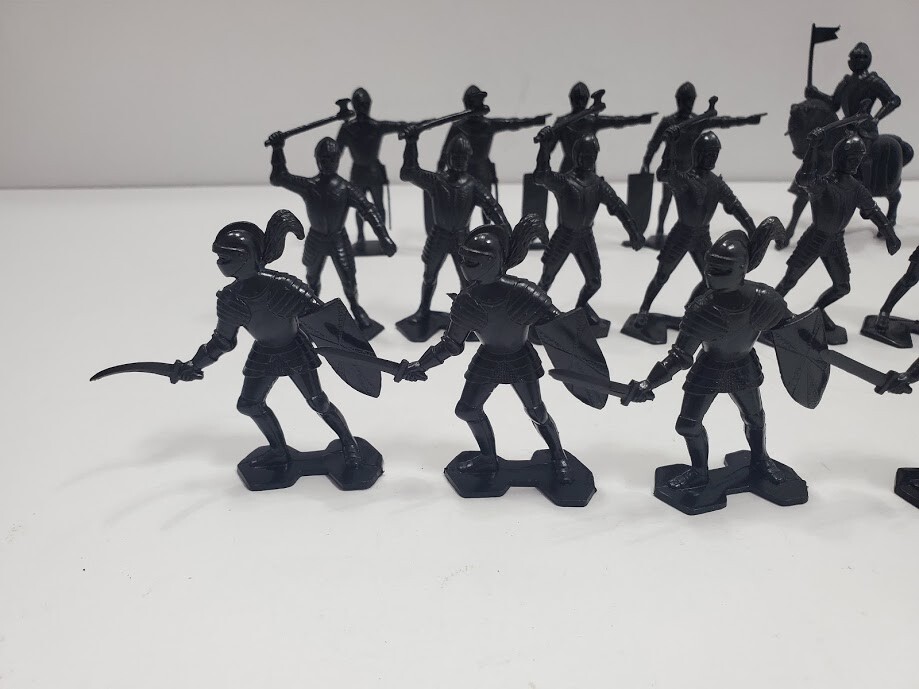 (36) Marx Re-Issue Black Knights & Horses