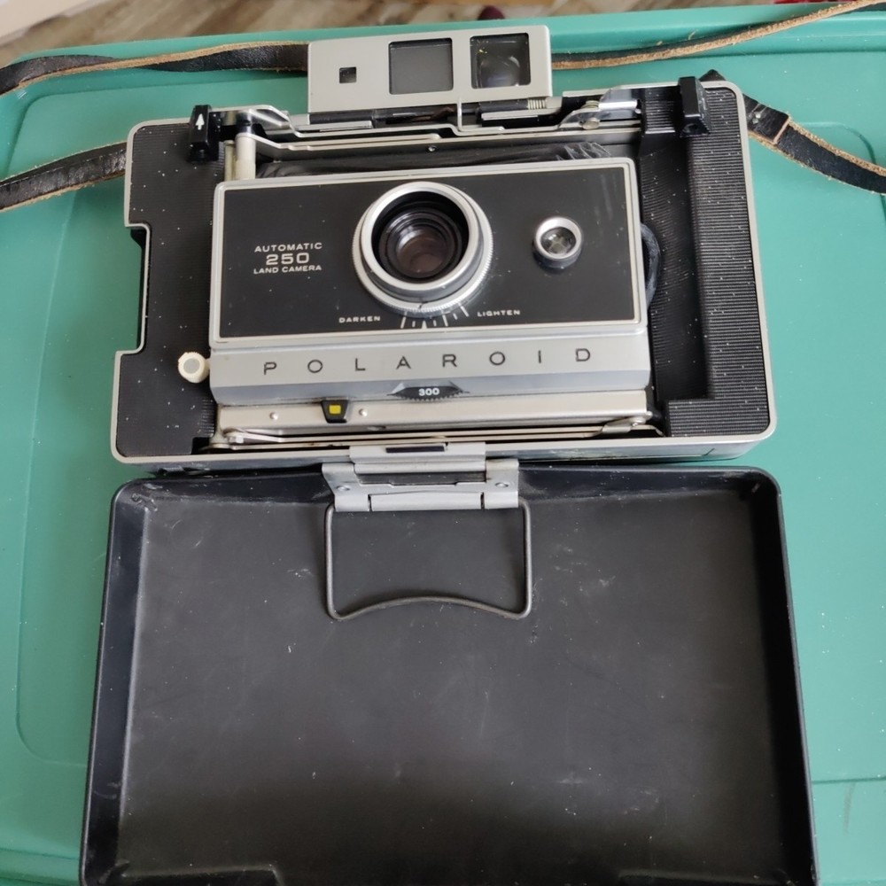 Vintage Polaroid Automatic 250 Land Camera Folding Instant Camera Untested