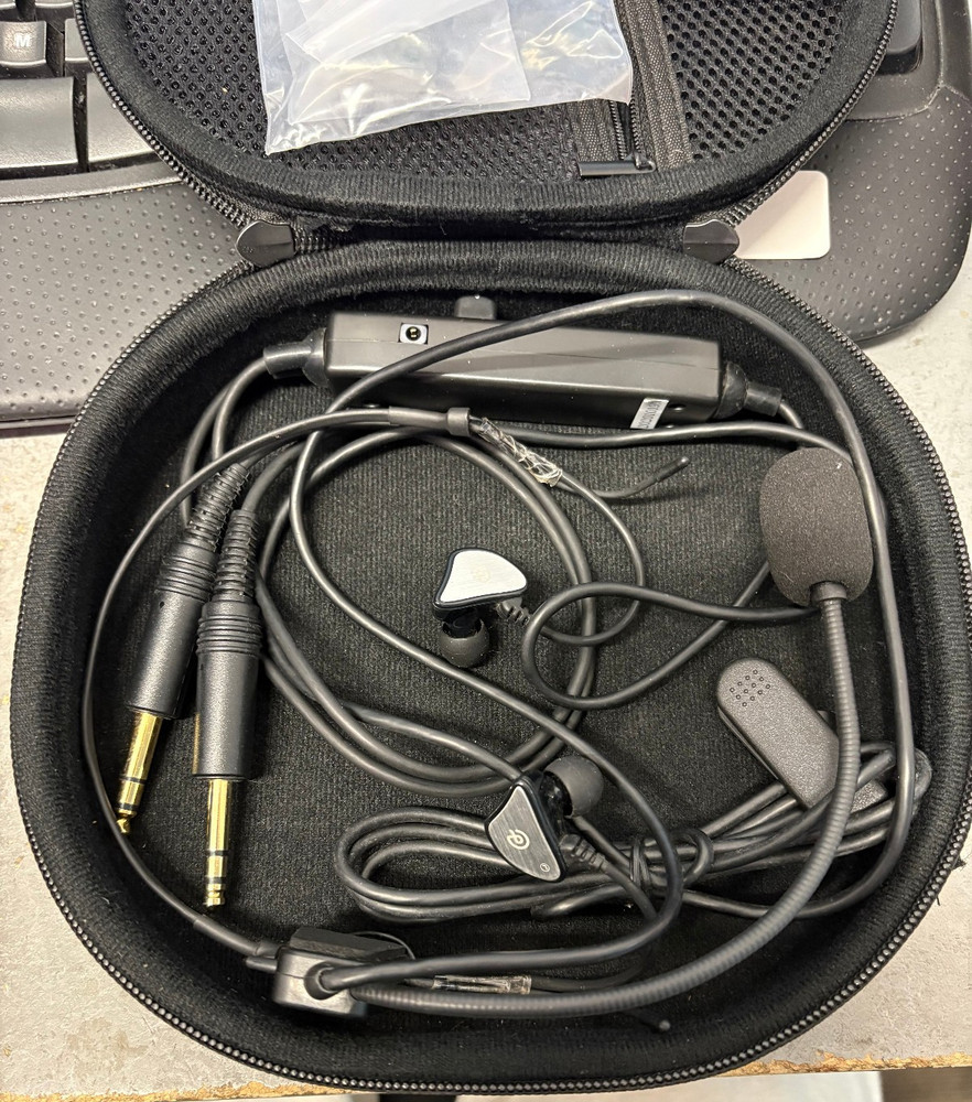UFQ Pilot Earbuds W/ Case & Extra Ear Tips