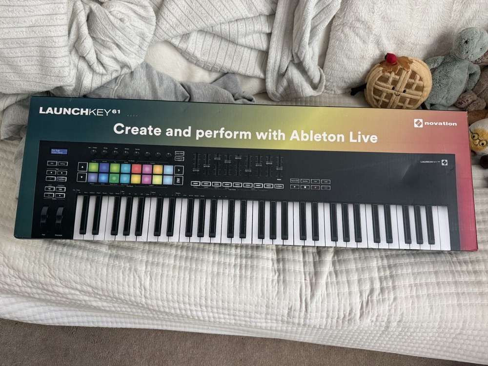 Novation Launchkey 61 MIDI Keyboard Controller Pad Triggers Faders Ableton Live