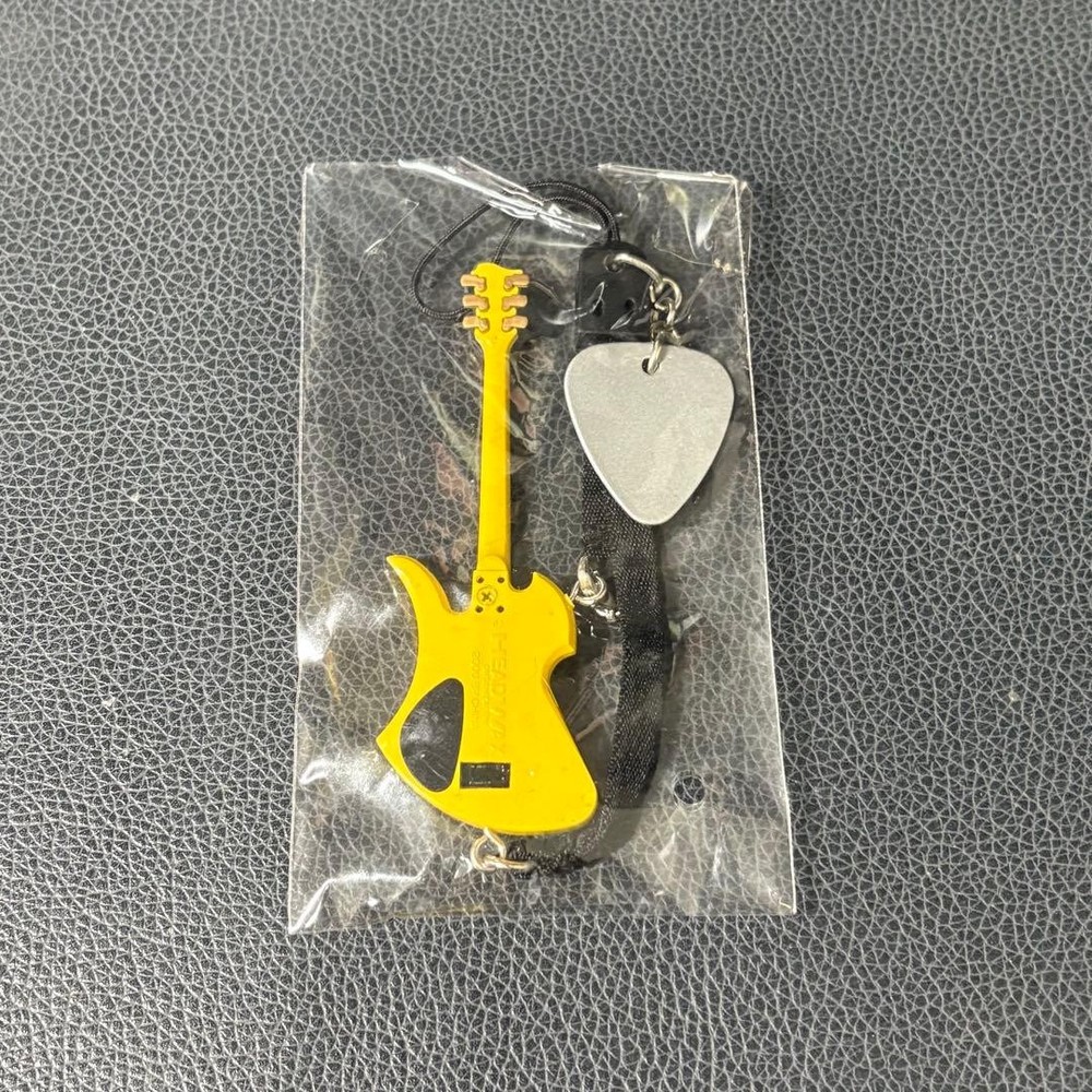 hide yellow heart guitar strap