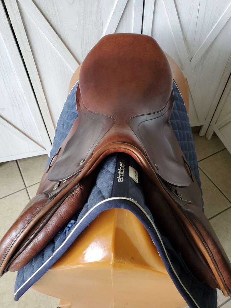 Stubben Jump Saddle ARTUS CS 17/31