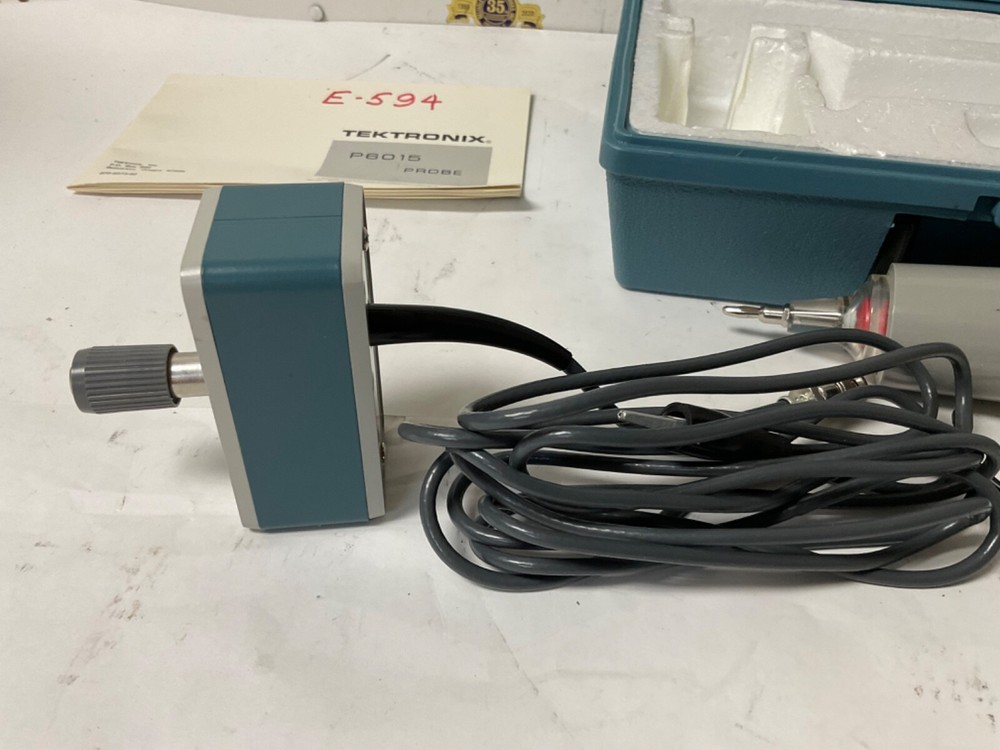TEKTRONIX P6015 High Voltage Probe case & manual.