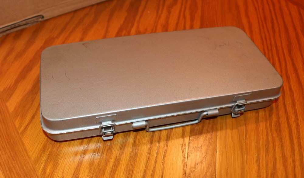 BUFFALO 90 DEGREE RIGHT ANGLE RIVETER WITH RIVETS AND MULTIPLE NOSES