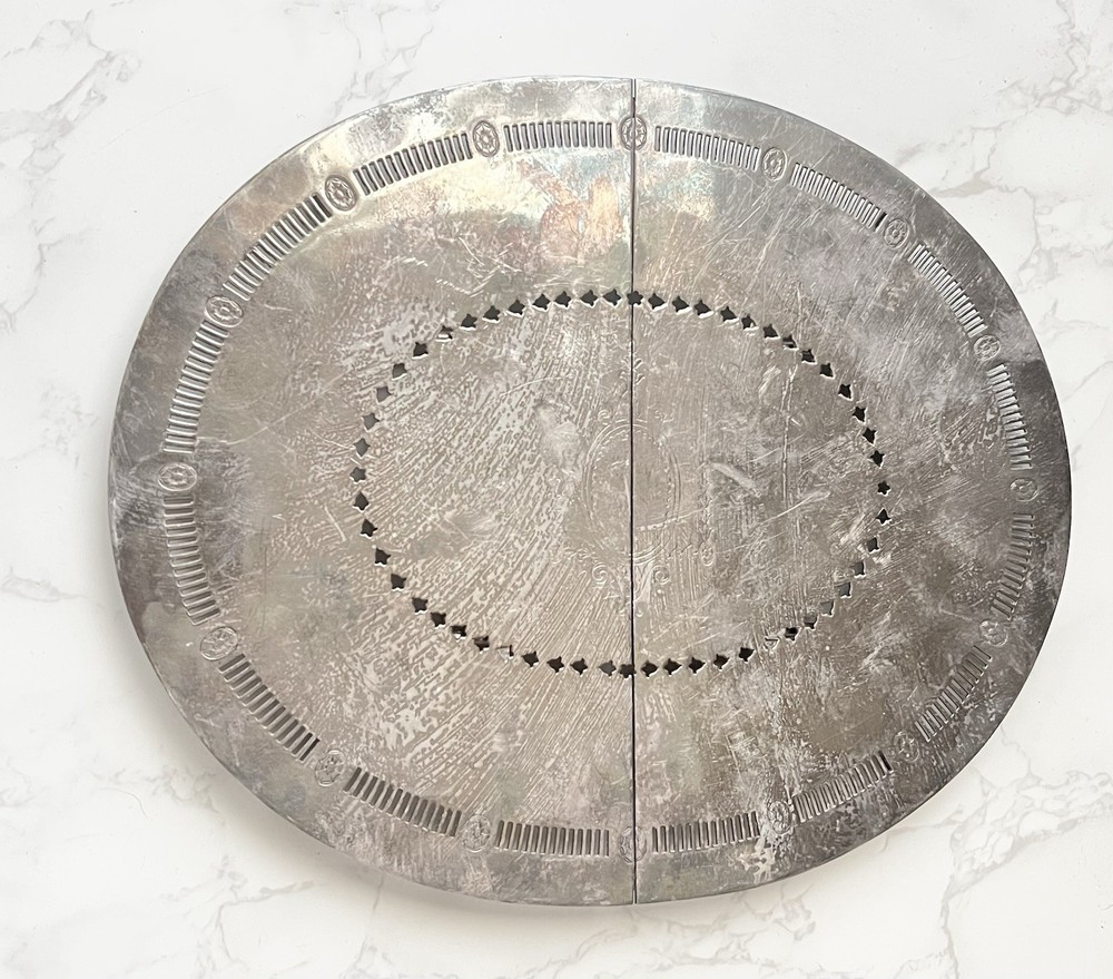 Vintage Meriden Silver Plated Oval Extendable Footed Etched Trivet 9” X 11”