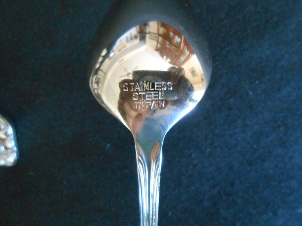 7 STAINLESS FLATWARE ICED TEA SPOONS 8" JAPAN UNKNOWN PATTERN LINE SCROLLS