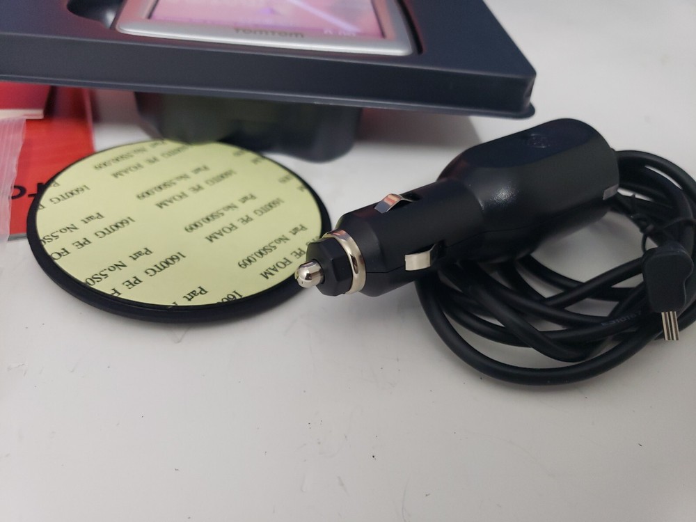 TomTom One 125 Portable GPS Car navigation system 3.5" - missing Mount