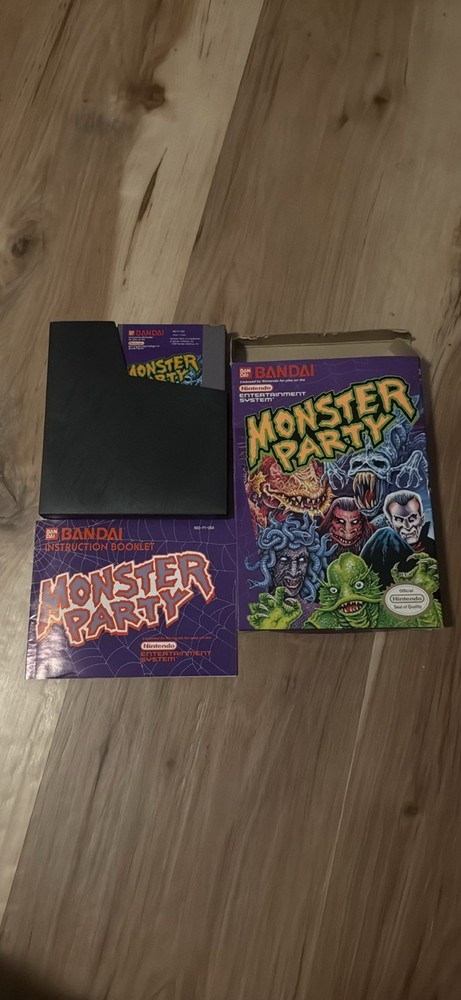 NES System Console / 2 Controllers / 1 Zapper / 4 Games / Read Description