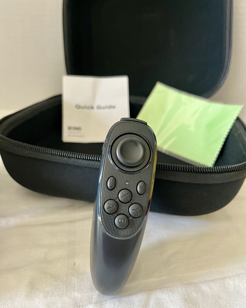 Kiwi Design3D VR Glasses with Case and Controller Virtual Reality Headset
